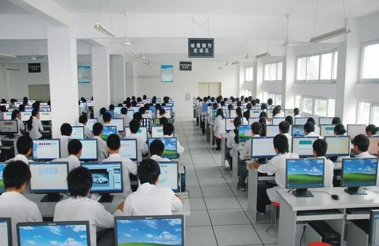 平?jīng)鰴C電工程學校計算機網(wǎng)絡技術專業(yè)深度解析 基礎扎實，開發(fā)潛力廣闊